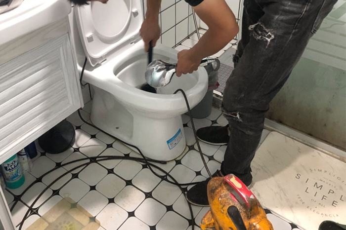 陈场镇疏通下水道