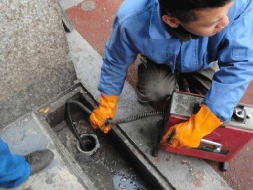 陈场镇疏通下水道